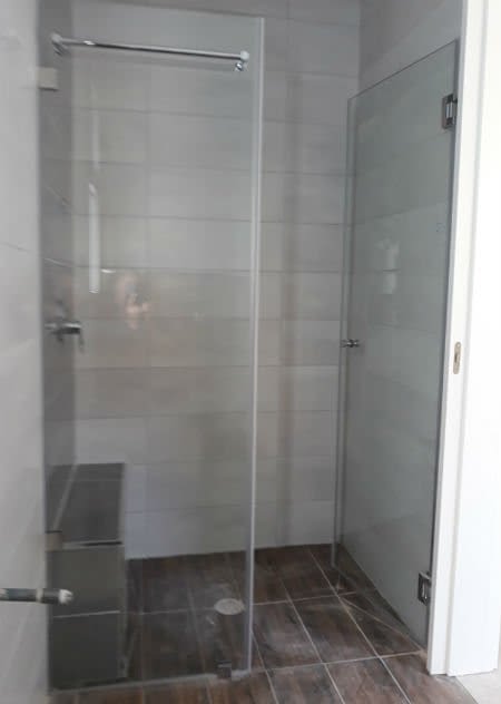 מקלחון חזית ספסל