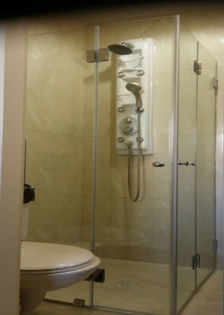 מקלחון פינתי דגם פרקטיקה