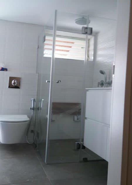 מקלחון פינתי דגם סנטוריני