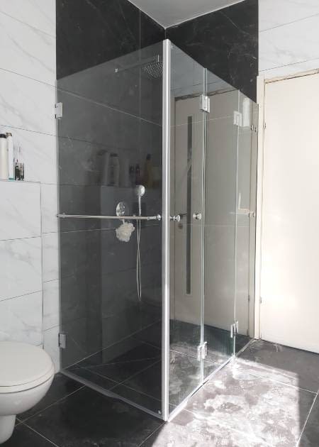 מקלחון פינתי מפנק