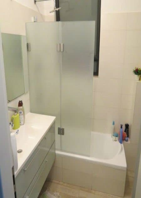 אמבטיון זכוכית חלבית