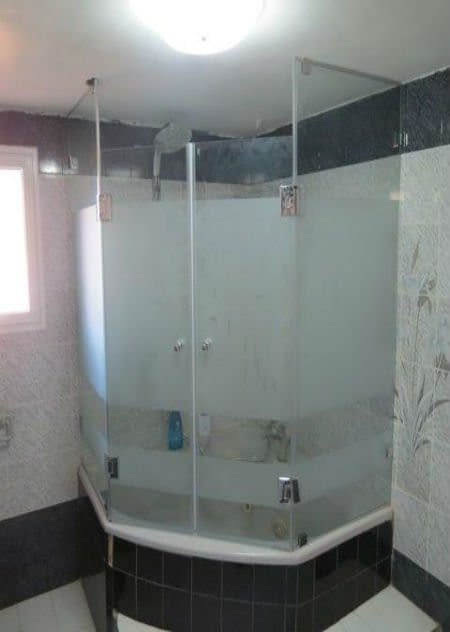 אמבטיון על ג'קוזי 1