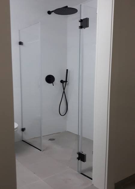 מקלחון חזית פרזול שחור